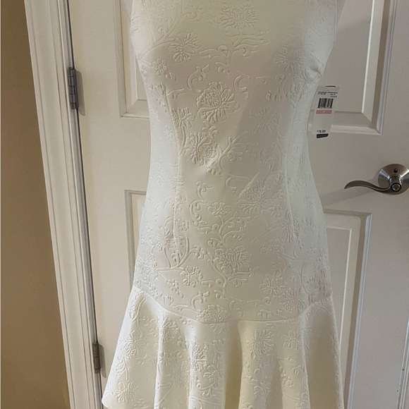 NWT Elegant Winter White Floral EmbossedSleeveless Dress by Spense-Size 6 - Picture 2 of 8